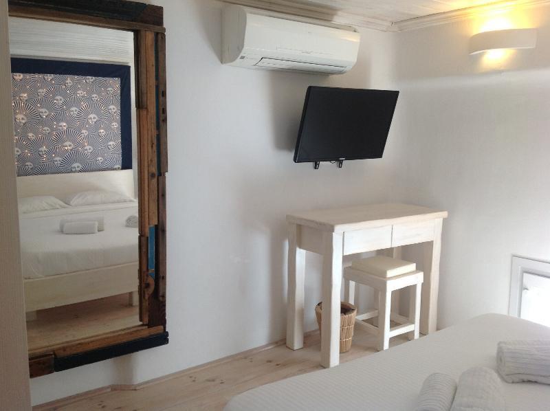 أورنوس Blue, White And Grey Suites المظهر الخارجي الصورة